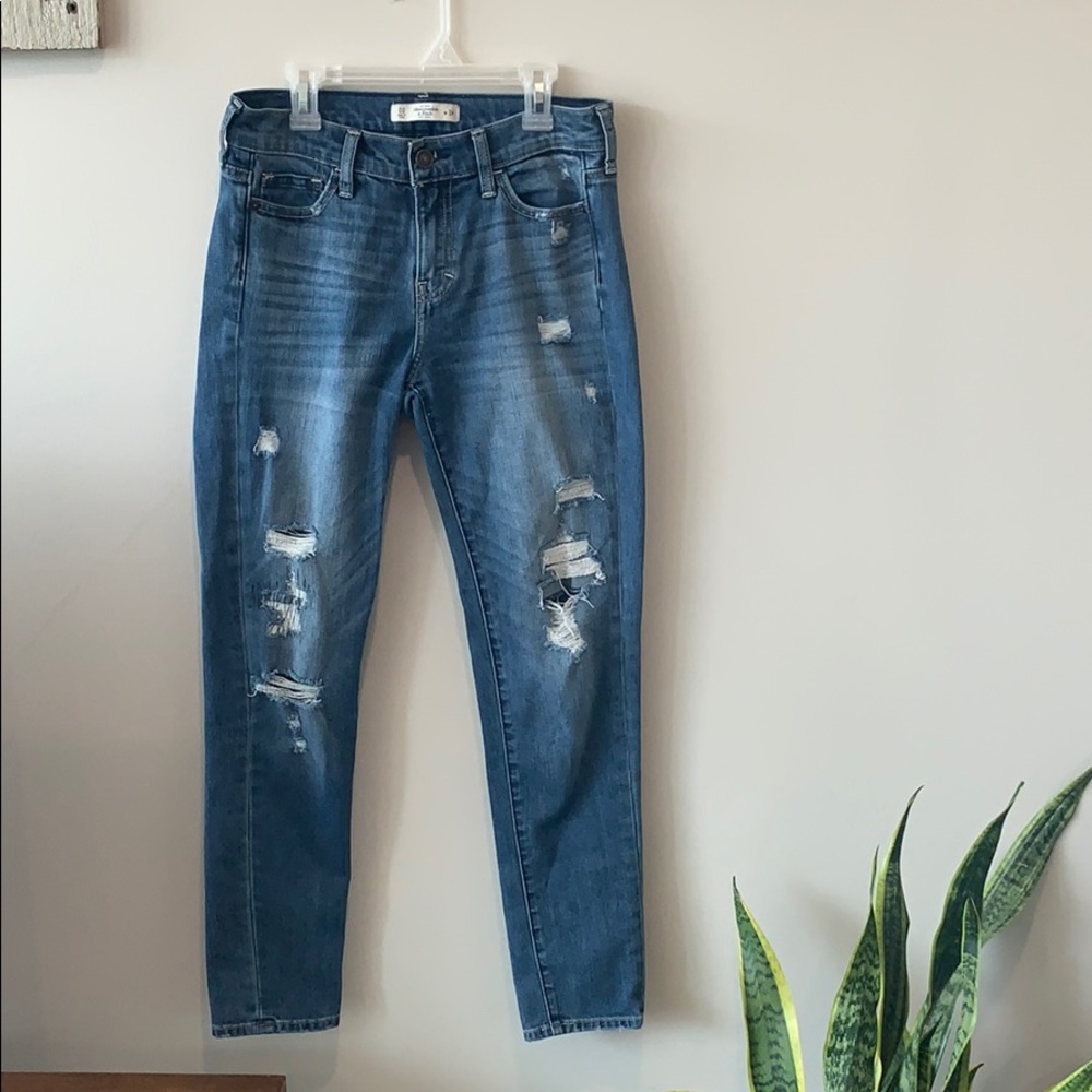 Abercrombie & Fitch destroyed ankle jean